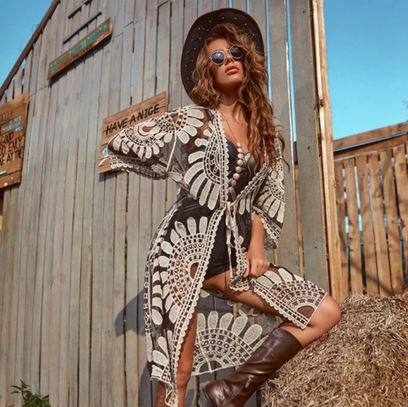 Black & White Embroidered Kimono - Picture 6 of 8